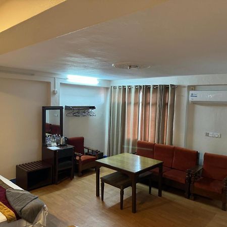 Hotel Silver Jubilee Kathmandu Bagian luar foto