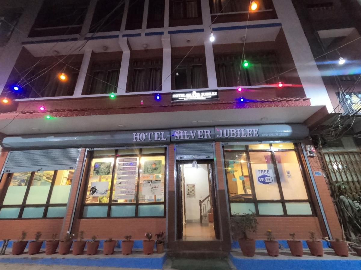 Hotel Silver Jubilee Kathmandu Bagian luar foto