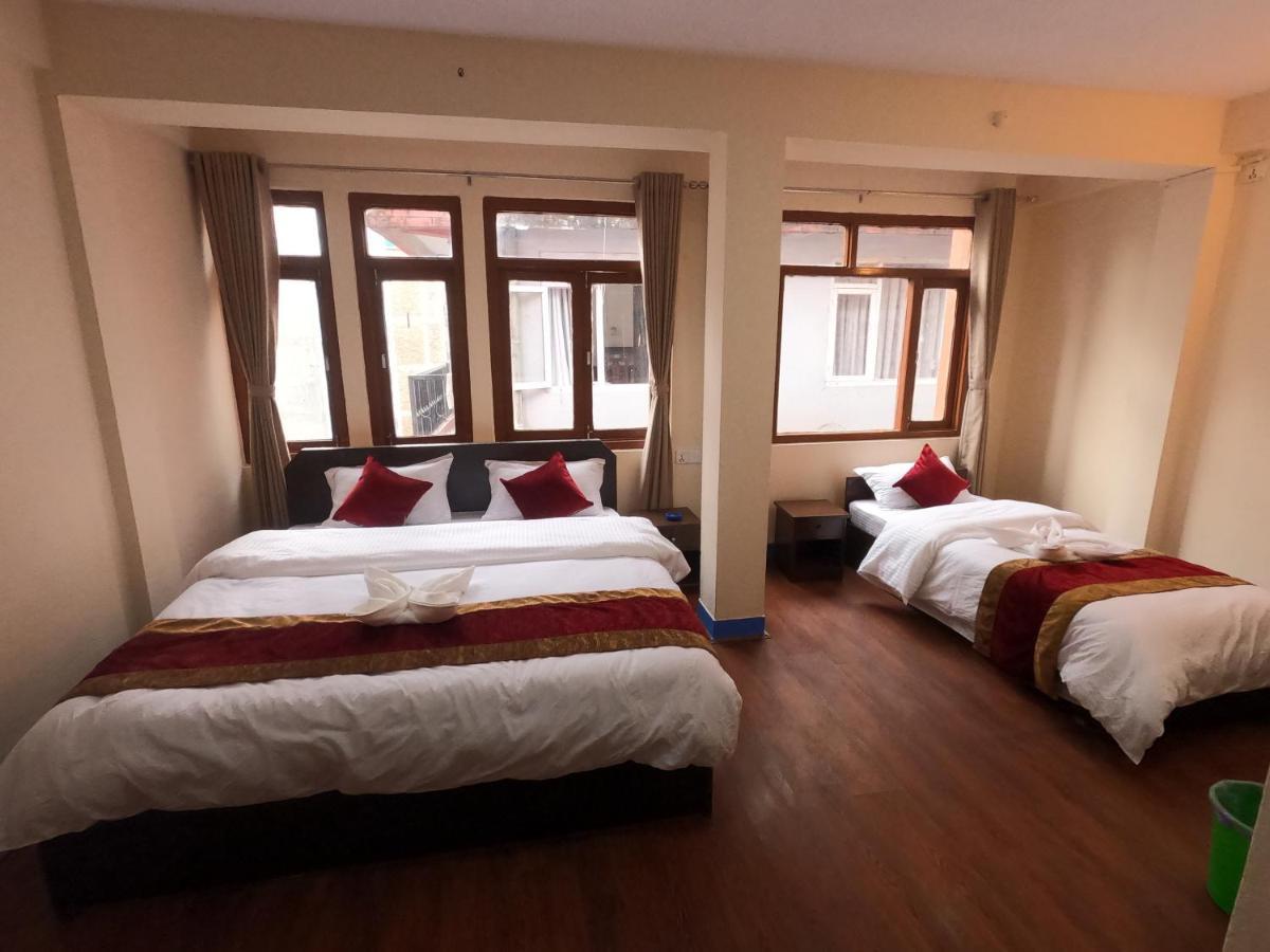 Hotel Silver Jubilee Kathmandu Bagian luar foto