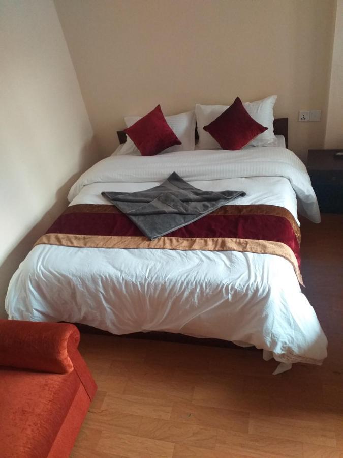 Hotel Silver Jubilee Kathmandu Bagian luar foto