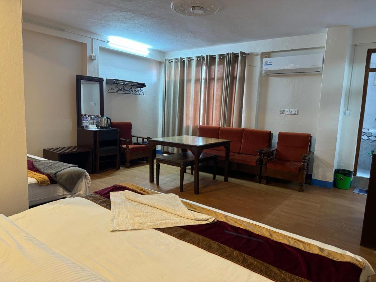 Hotel Silver Jubilee Kathmandu Bagian luar foto