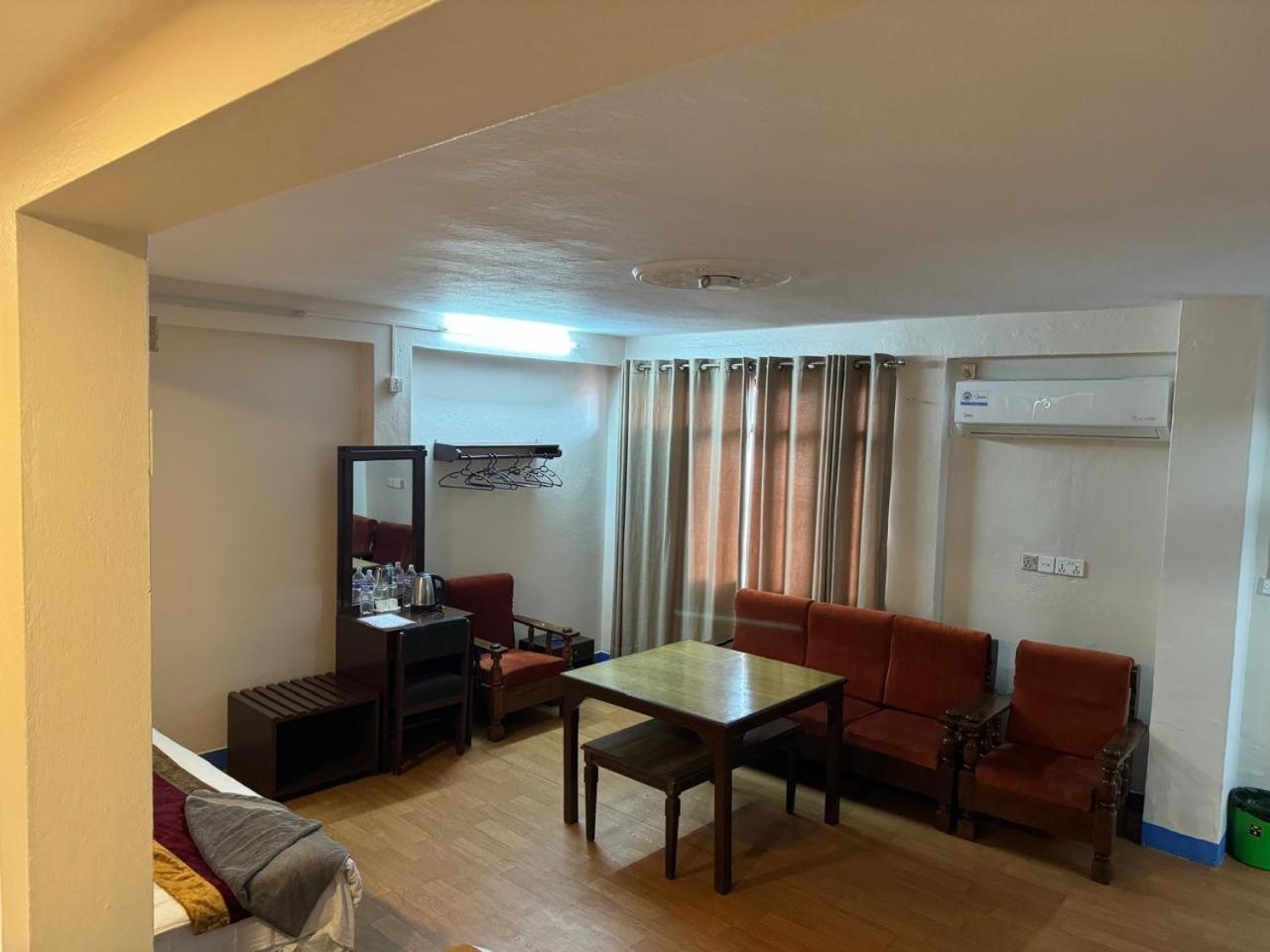 Hotel Silver Jubilee Kathmandu Bagian luar foto